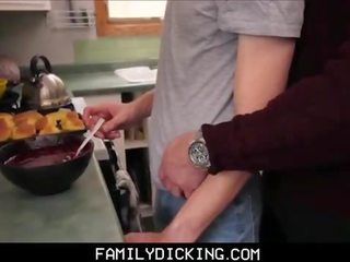 Žingsnis tėtis ir jo du vaikai apie thanksgiving